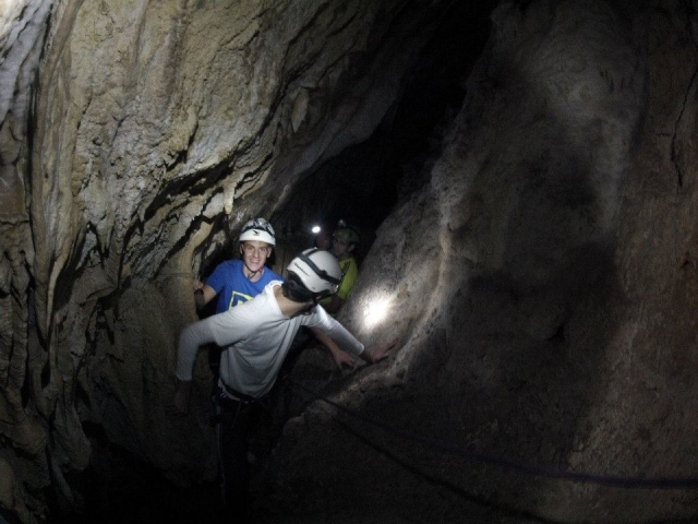Cueva en el campamento